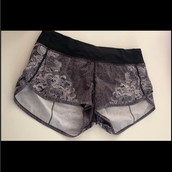 Lululemon Speed up Shorts Size 8 Florence Black/white - Picture 2 of 5
